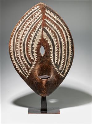 A very fine Ndome Kikuyu Shield, - Tribal Art