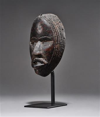 An archaic 'Dean Gle' Dan mask. - Mimoevropské a domorodé umění