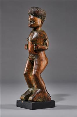 An early Luena 'kaponya' figure with copper eyes. - Mimoevropské a domorodé umění