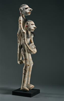 A finely carved Asmat figure, West Papua. - Arte Tribale