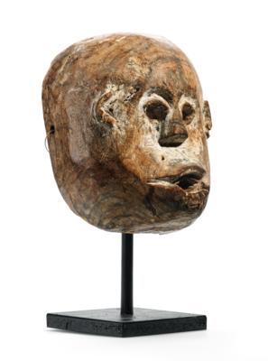 A Large Mask From the Nyanga, Lega region - Mimoevropské a domorodé umění