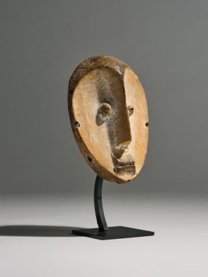 A great Lega mask, - Mimoevropské a domorodé umění