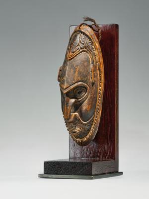 A very fine Sepik amulet mask. - Mimoevropské a domorodé umění