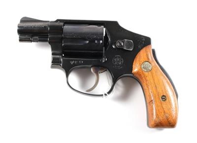 Revolver, Smith  &  Wesson, Mod.: 40, Kal.: .38 Spez., - Jagd-, Sport- und Sammlerwaffen