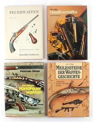 Konvolut aus sieben Büchern darunter das Buch Alles über Handfeuerwaffen, - Armi da caccia, competizione e collezionismo