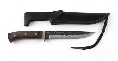 Messer, feststehende Klinge 184 mm, breiter Klingenrücken, Schmiedespuren, - Jagd-, Sport- und Sammlerwaffen