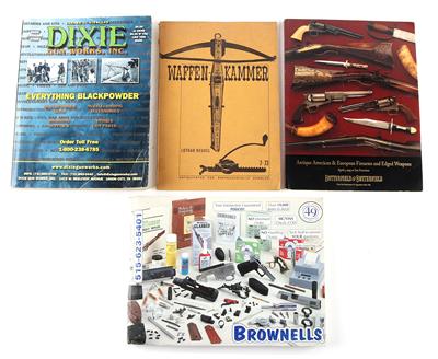 Konvolut aus diversen Büchern darunter Shooters Bible Ausgabe 86 und 75, - Jagd-, Sport- und Sammlerwaffen