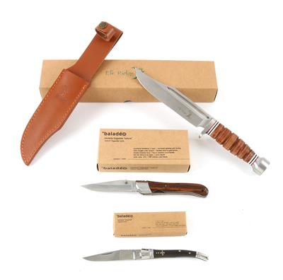 Konvolut aus einem feststehenden Messer, einem Taschenmesser und einem Einhandmesser, Elk Ridge, - Lovecké, sportovní a sběratelské zbraně