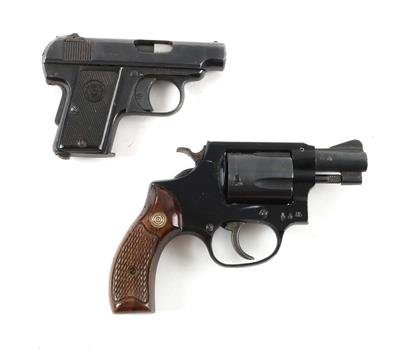 Konvolut aus einem Revolver und einer Pistole, Revolver unbekannter italienischer Hersteller, Kal.: 9 mm Flobert, Snr.: 725, Trommel fünf Schuß, 2' Lauf, Pistole, Melior, Kal.: 6,35 mm, - Lovecké, sportovní a sběratelské zbraně