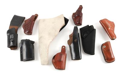 Holstergroßkonvolut aus 8 Lederholstern für Pistole bzw. Revolver, einem Nylonholster und einem Stoffholster, - Sporting and Vintage Guns