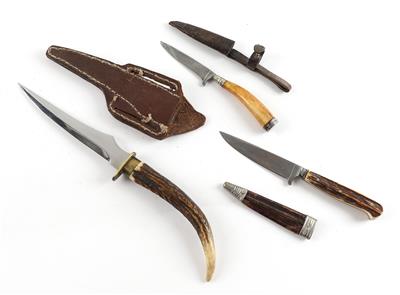 Konvolut aus drei feststehenden Messern, - Jagd-, Sport-, & Sammlerwaffen