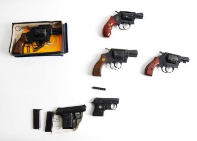 Großkonvolut aus Schreckschußwaffen: - Jagd-, Sport- & Sammlerwaffen
