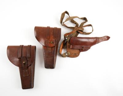Konvolut aus zwei Gendarmerieholstern - Sporting & Vintage Guns