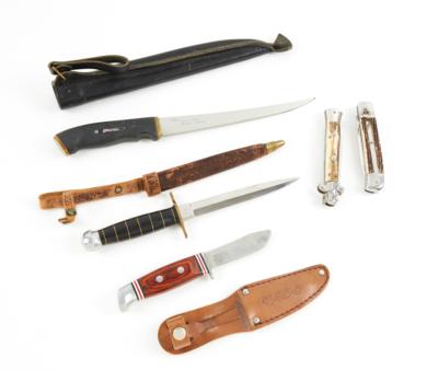 Konvolut aus 3 feststehenden Messern und 2 jagdlichen Springmessern: - Jagd-, Sport-, & Sammlerwaffen
