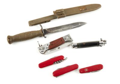 Konvolut aus 6 Messern: - Jagd-, Sport-, & Sammlerwaffen