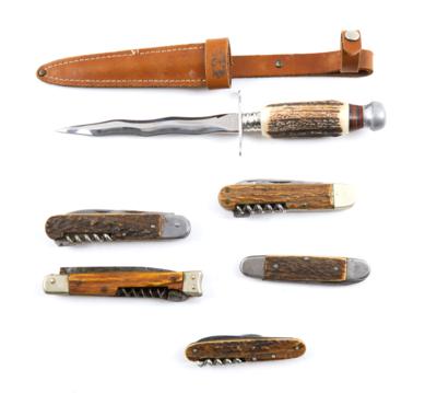 Konvolut aus einem feststehenden Messer mit gewellter Klinge, - Sporting & Vintage Guns