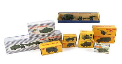 Konvolut 10 Stk. Dinky Toys Militär-Fahrzeuge, - Giocattoli