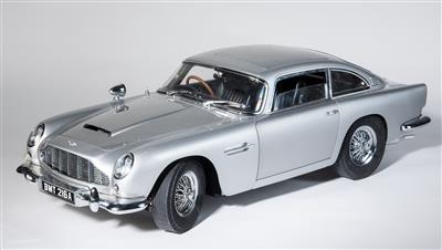 Aston Martin db5 - Danbury Mint 1.24. James Bond 007, das Filmauto aus 'Goldfinger' 1964. - Hračky