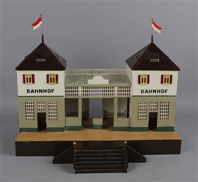 Märklin Spur 0, Bahnhof 2032 mit überdachtem Mitteldurchgang mit Treppe, um 1919/23, - Giocattoli