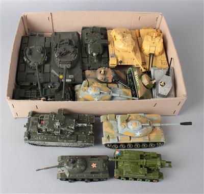14 Stk Panzer und Panzerfahrzeuge, - Spielzeug