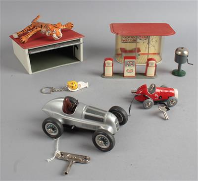 Konvolut Modellautos mit Tankstelle und Garage, - Hračky