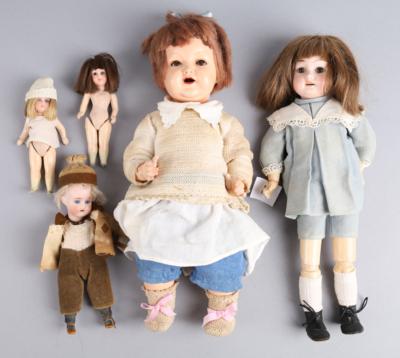 Konvolut von 5 Puppen: - Spielzeug
