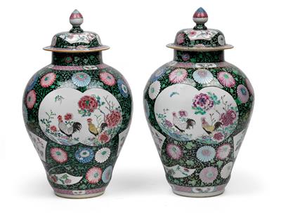A pair of famille rose vases and covers - Asian art