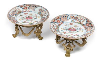 A pair of famille rose dishes - Arte asiatica