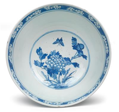 A blue and white bowl - Asian art