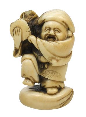An ivory netsuke of Daikoku dancing with a drum - Asian art