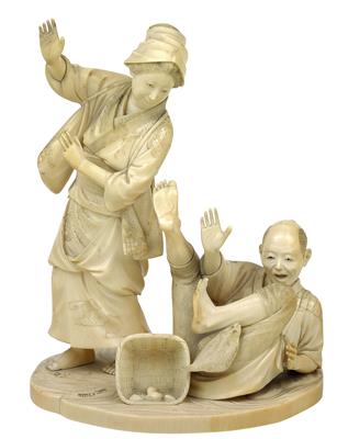 Okimono einer Frau und eines am Boden sitzenden Mannes - Asiatische Kunst