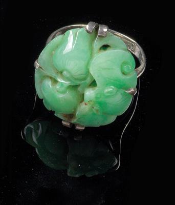 A jade ring - Asian art