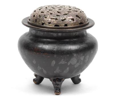 A black glazed tripod censer - Asian art