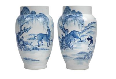 A pair of blue-and-white vases - Asian art