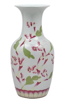 A famille rose vase - Asian art