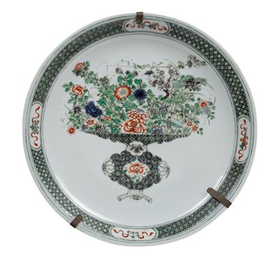 A famille verte plate - Asian art