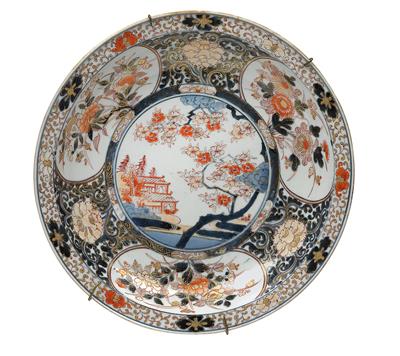 An Imari plate - Asian art