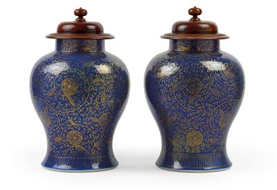 A pair of baluster vases. China, underglaze blue double circle mark, late Qing dynasty - Asian art