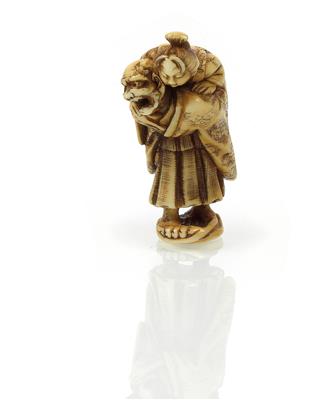 Netsuke eines oni, Okame tragend - Asiatische Kunst