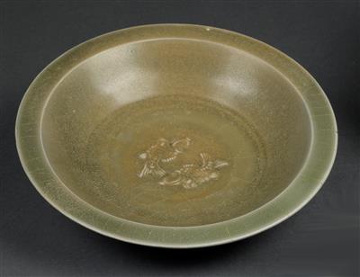 A celadon 'twin fish' plate, China, Song/Yuan dynasty - Asian art
