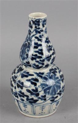 Blau-weiße Kalebassenvase, - Antiques