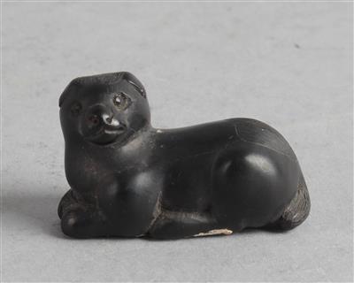 Netsuke eines liegenden Hundes, - Antiques