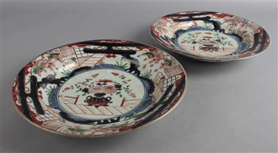 2 Imari Teller, - Asiatische Kunst