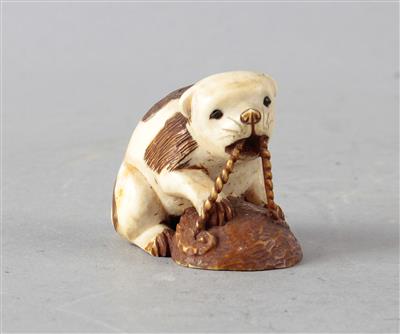 Netsuke eines Welpen mit Awabi Muschel, - Antiquariato