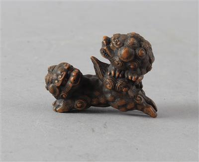 Netsuke zweier shishi, Japan, 18./19. Jh., signiert Toyo, - Antiquariato