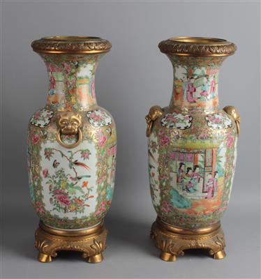 Paar Famille rose Vasen, - Asiatische Kunst