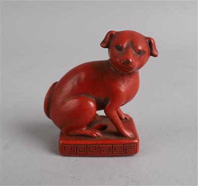 Negoro Lack Netsuke eines sitzenden Hundes, Japan, 19. Jh.,, - Starožitnosti