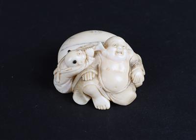 Netsuke des rastenden Hotei mit karako, - Starožitnosti