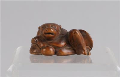 Netsuke eines rastenden Affen, - Works of Art