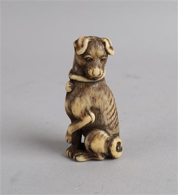 Netsuke eines sitzenden Hundes mit erhobener Pfote, Japan, 19. Jh., - Starožitnosti